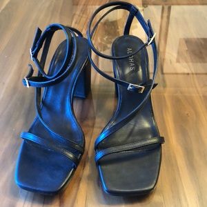 Alohas Manhattan heals. Size 40